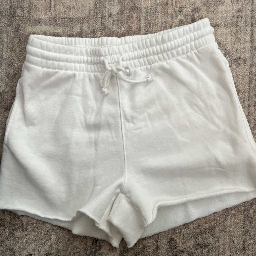 Like new Aritzia tna cozy fleece perfect boyfriend sweat short 3in size M